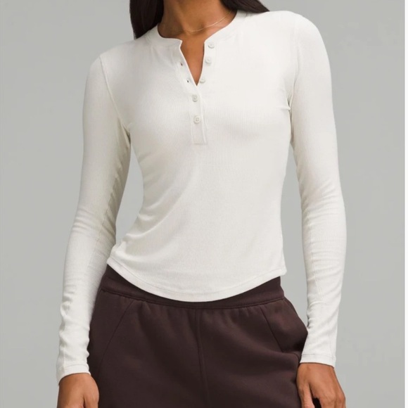 Lululemon Hold Tight Long-Sleeve Henley in Bone, Size 8 - Picture 1 of 6